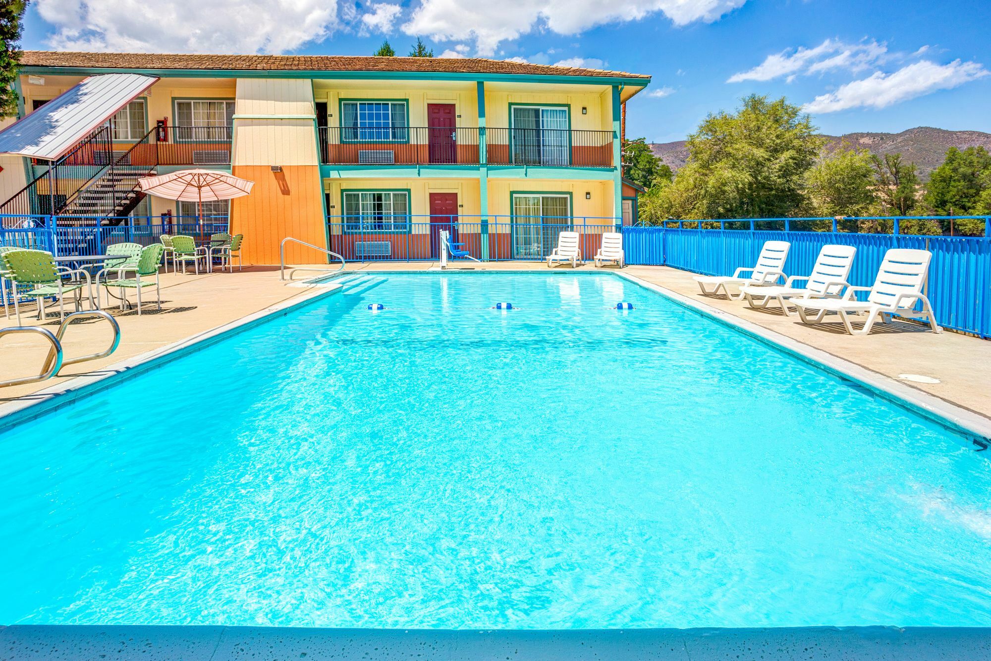 Super 8 By Wyndham Yreka Hotel Exterior foto